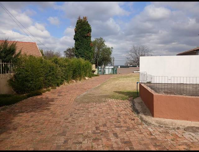 3 BEDROOM COMPLEX FOR SALE IN VAALOEWER